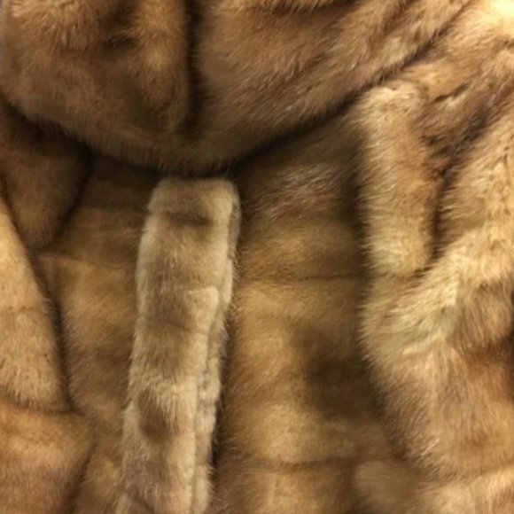 DISCOUNTED/ Mink Wrap and mink belt/Neiman Marcus - Picture 6 of 9